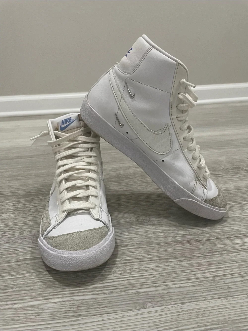 Nike Blazer mid 77’ SE women’s white shoes